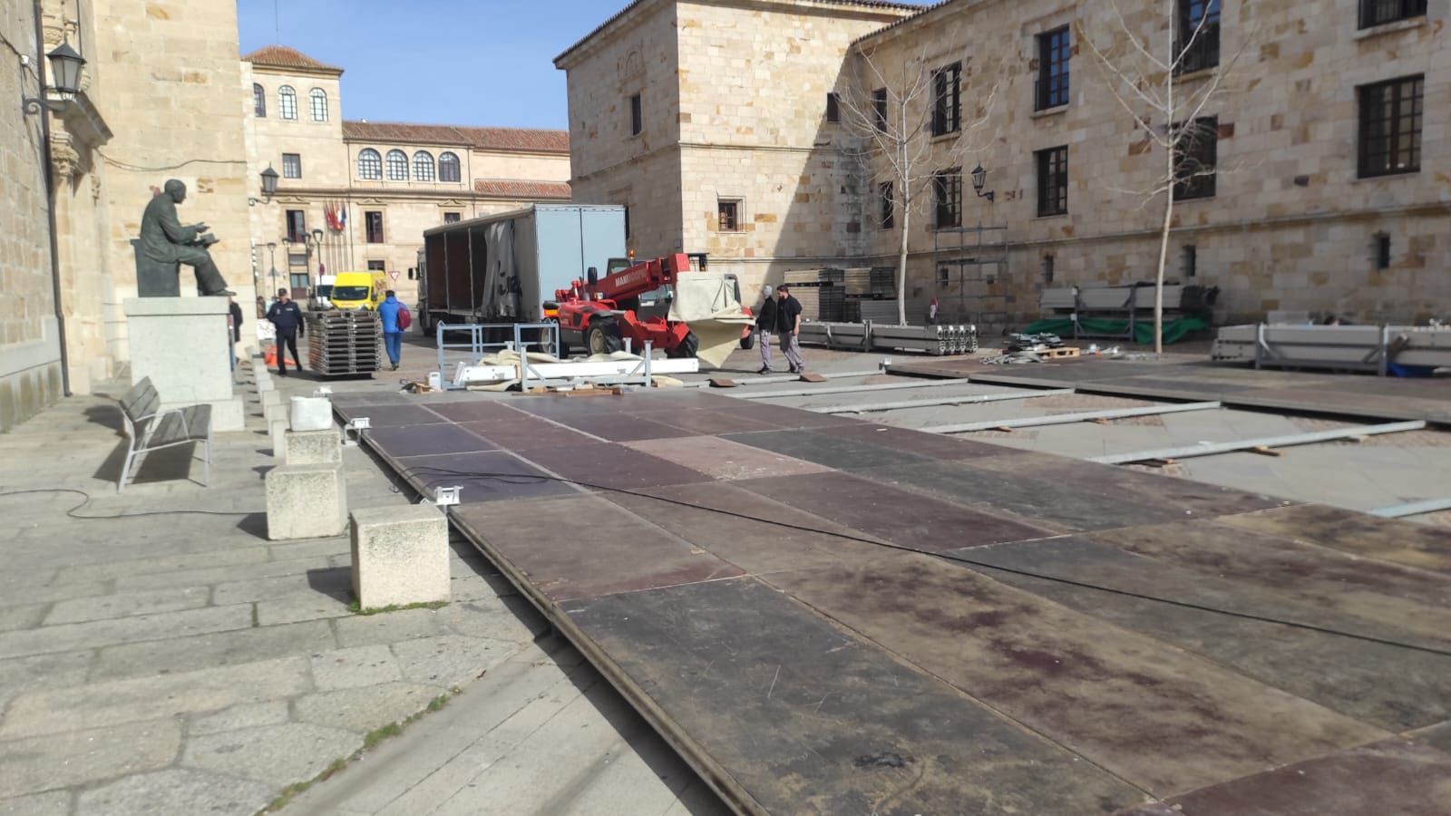 montaje-de-la-carpa-provisional-2