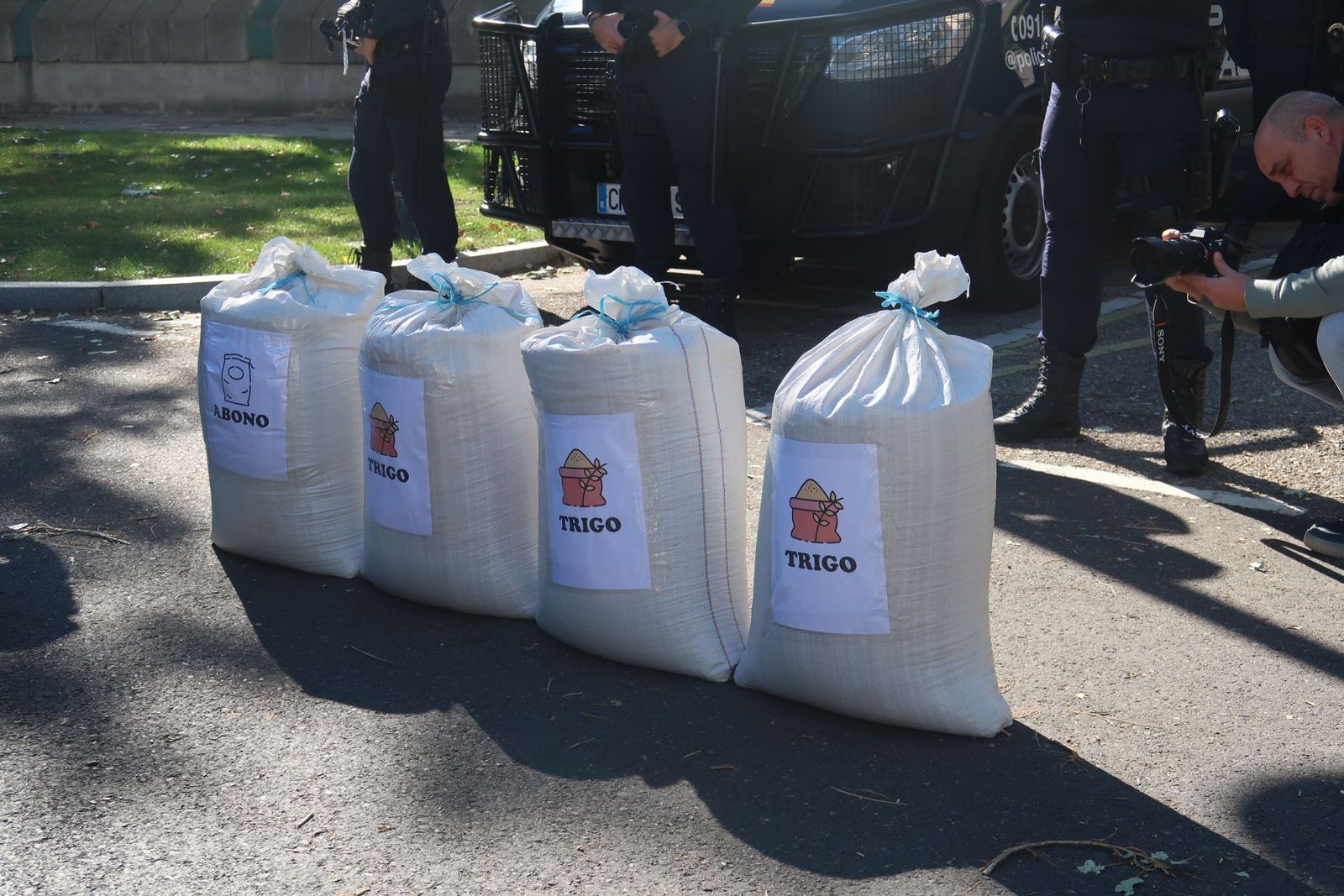 Protesta agricultores salmantinos en Valladolid por el bajo precio del cereal