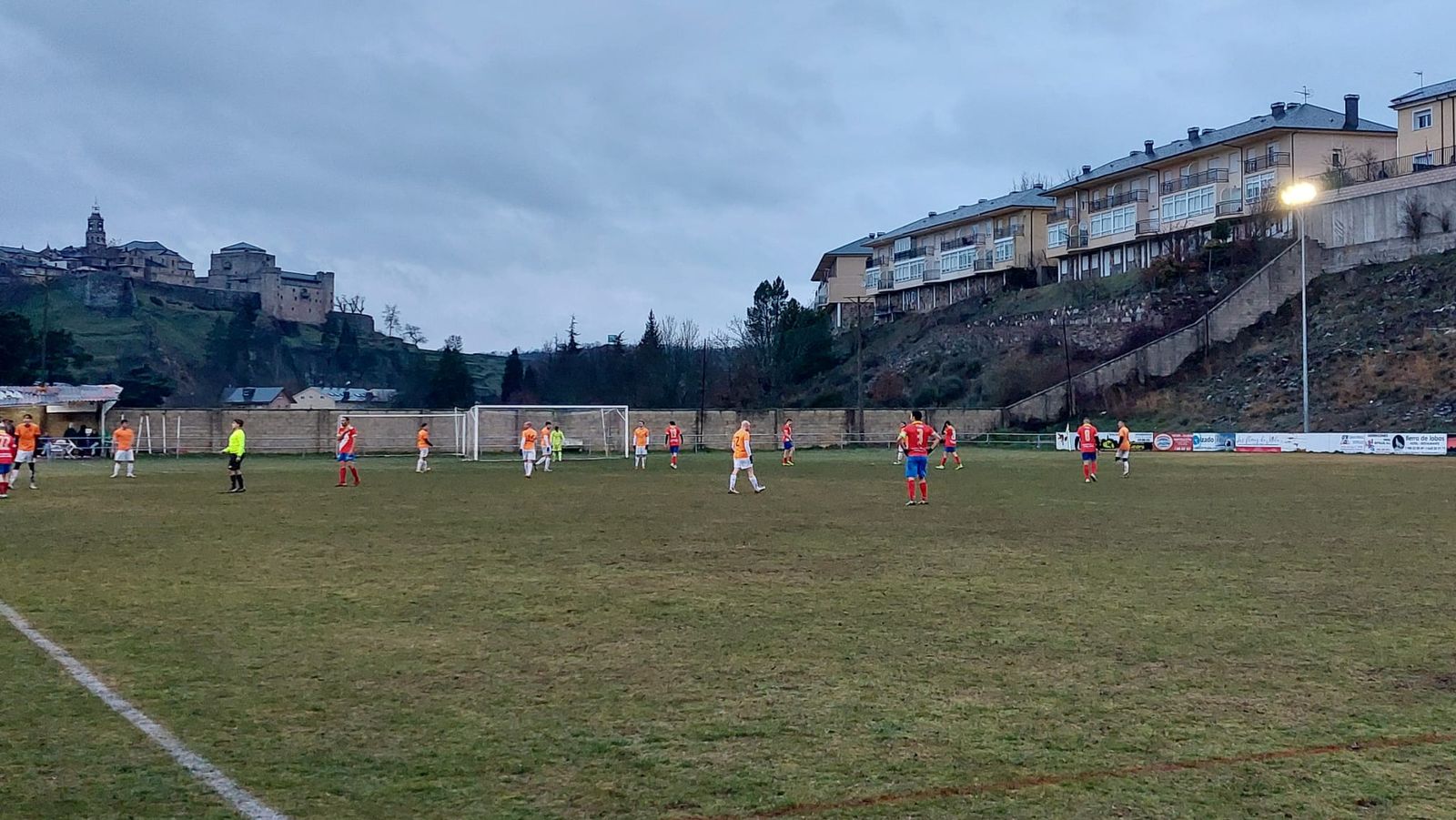 Duelo en el CM El Pinar de Puebla de Sanabria entre el Sanabria CF y el CD Santa Croya
