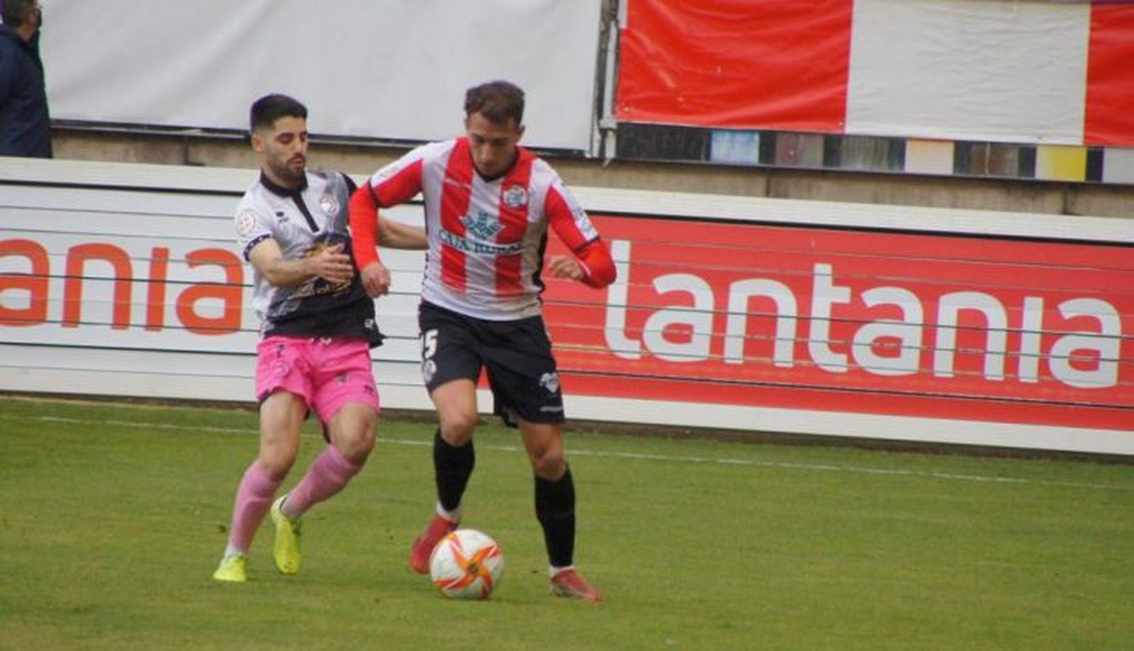 Baselga y Montes, en una acción del partido / FOTO SALAMANCA24HORAS.COM