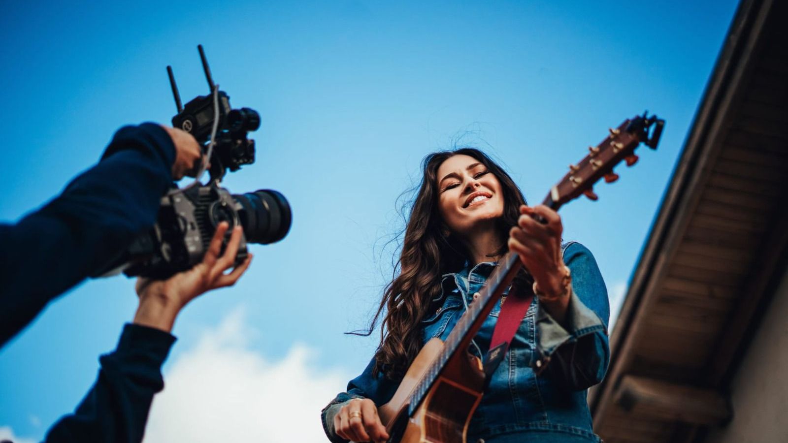 Marilia (Ella Baila Sola)