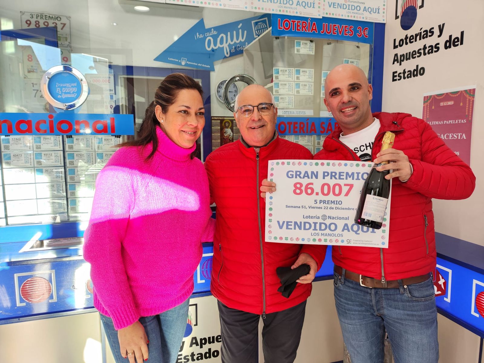 el-quinto-premio-86-007-toca-en-la-administracion-los-manolos-en-el-paseo-del-rollo-foto-carlos-h-3