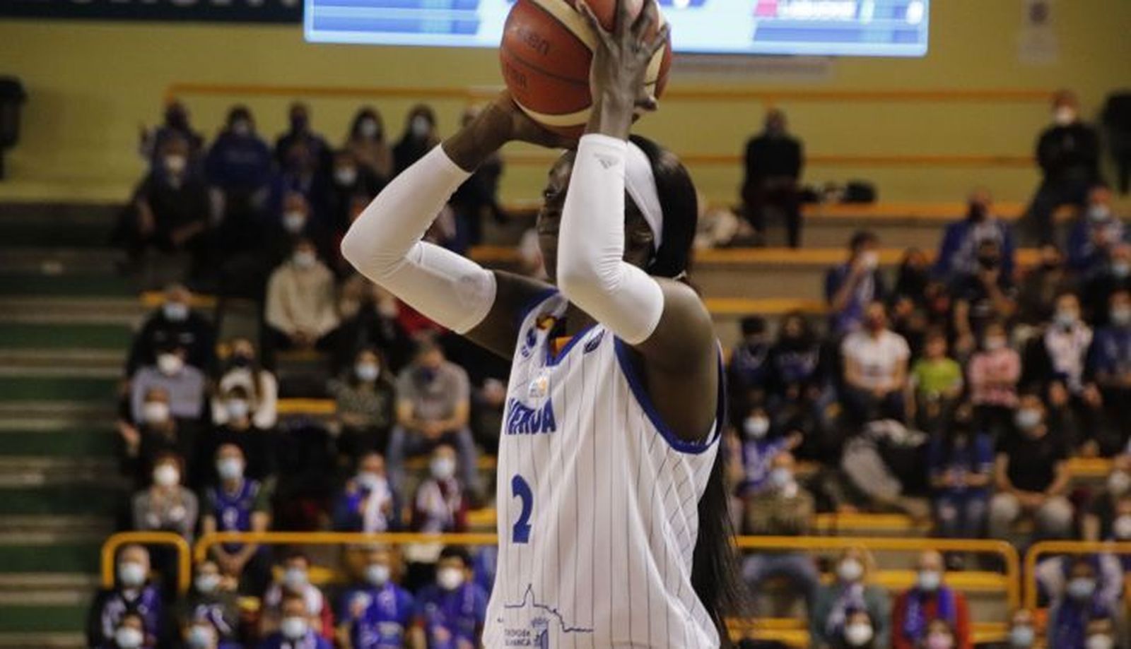 Copper lanza a canasta | FOTO SALAMANCA24HORAS.COM