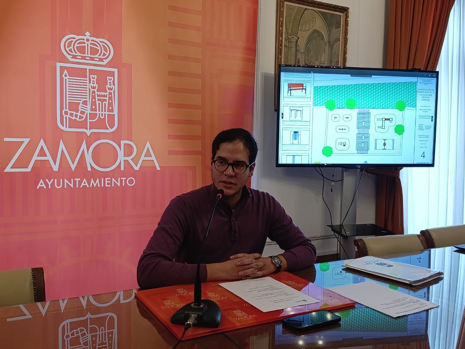 Pablo Novo en la presentación de la renovación integral del parque de la calle José Regojo