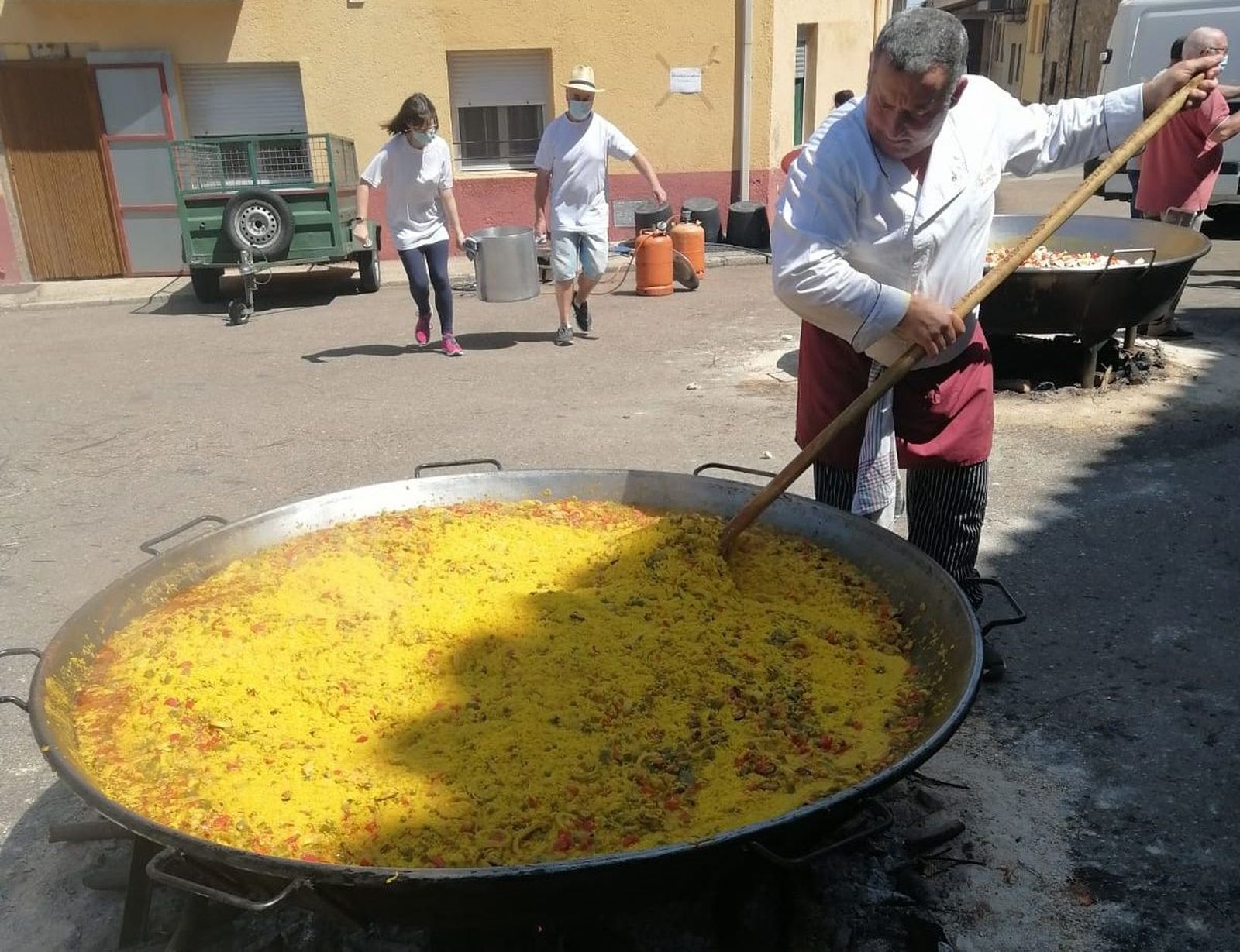 Paellada popular en Masueco