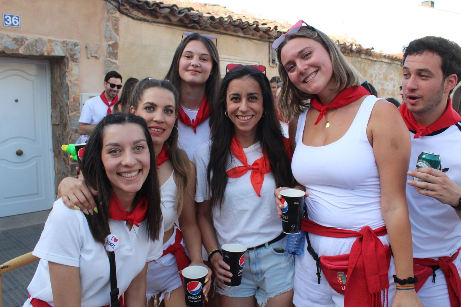 Castellanos de Moriscos. Paseo de peñas con la temática “Viva San Fermín”