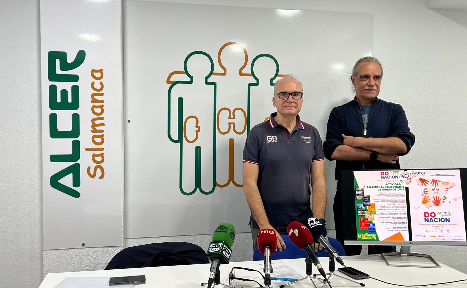 Víctor Sagredo, coordinador hospitalario del CAUSA, y Juan Carlos Sánchez, presidente de Alcer Salamanca