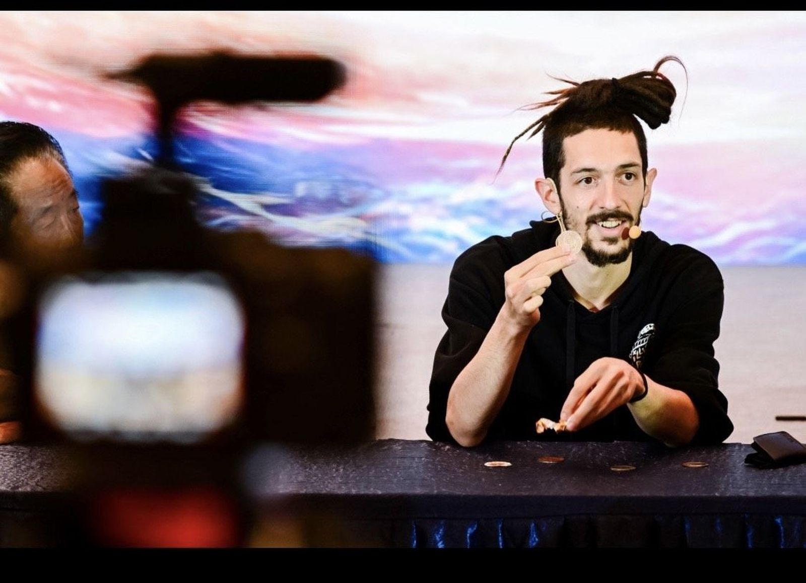 El mago Juan Colás en una de sus actuaciones