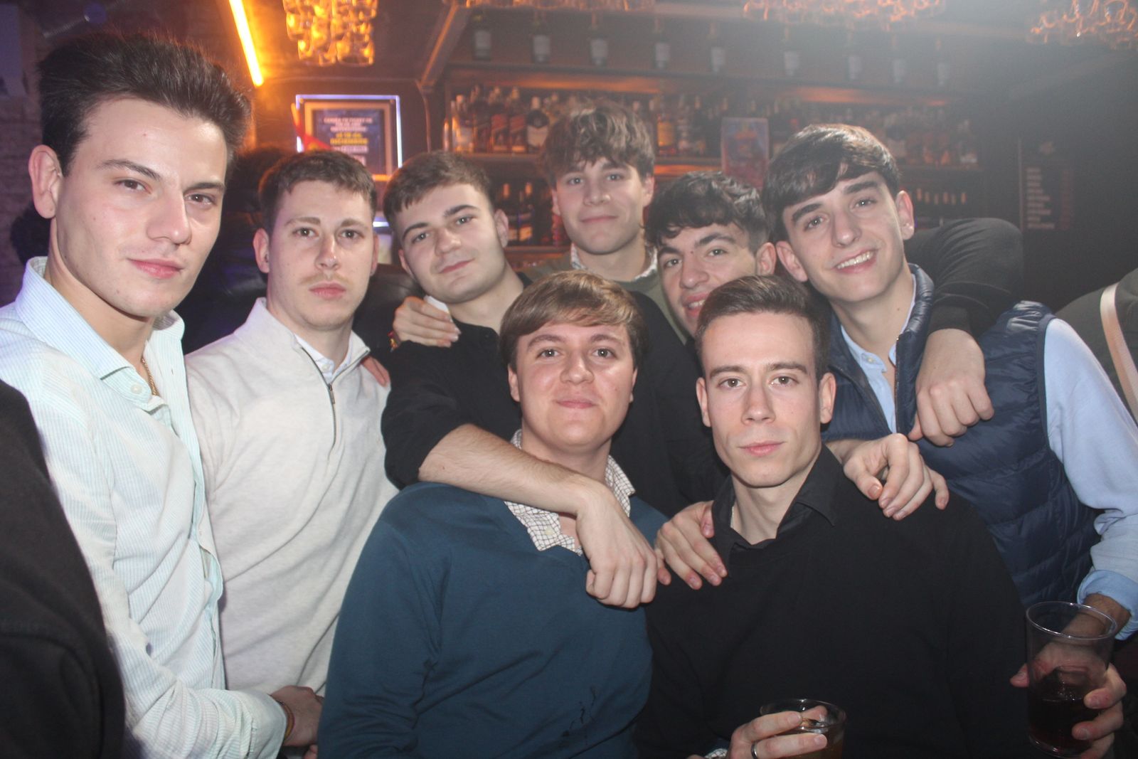 El Fin de Año Universitario continua por los bares de la capital del Tormes tras las doce campanadas