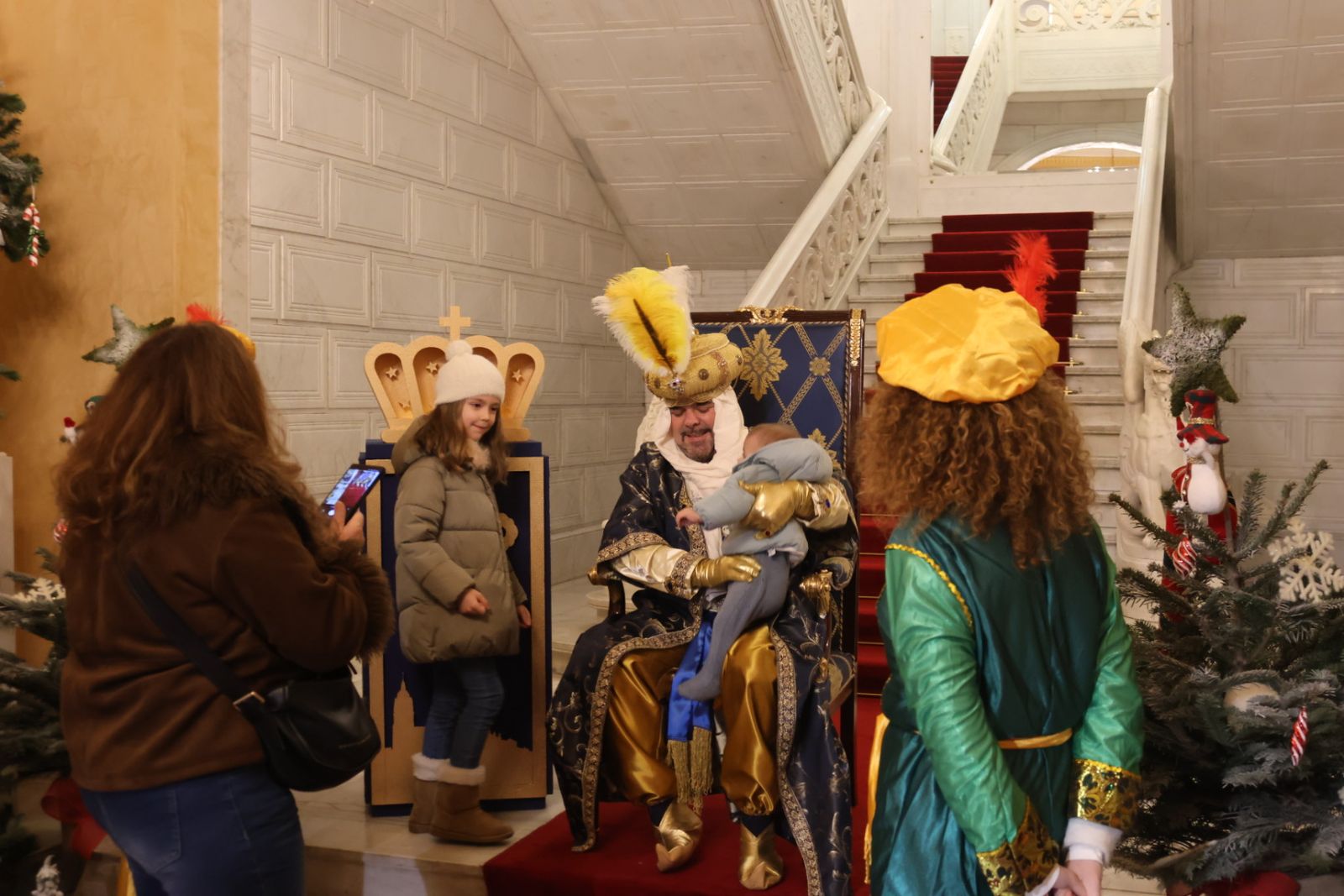 El Cartero Real sigue recogiendo las cartas con los deseos de los niños de Salamanca antes de la noche del 5 de enero