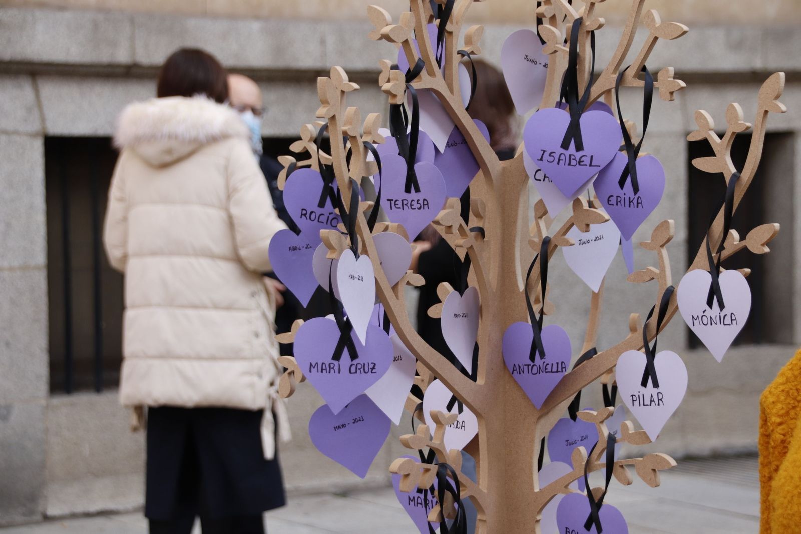 Minuto de silencio a las puertas de la subdelegación de Gobierno por el día de la Violencia de Género