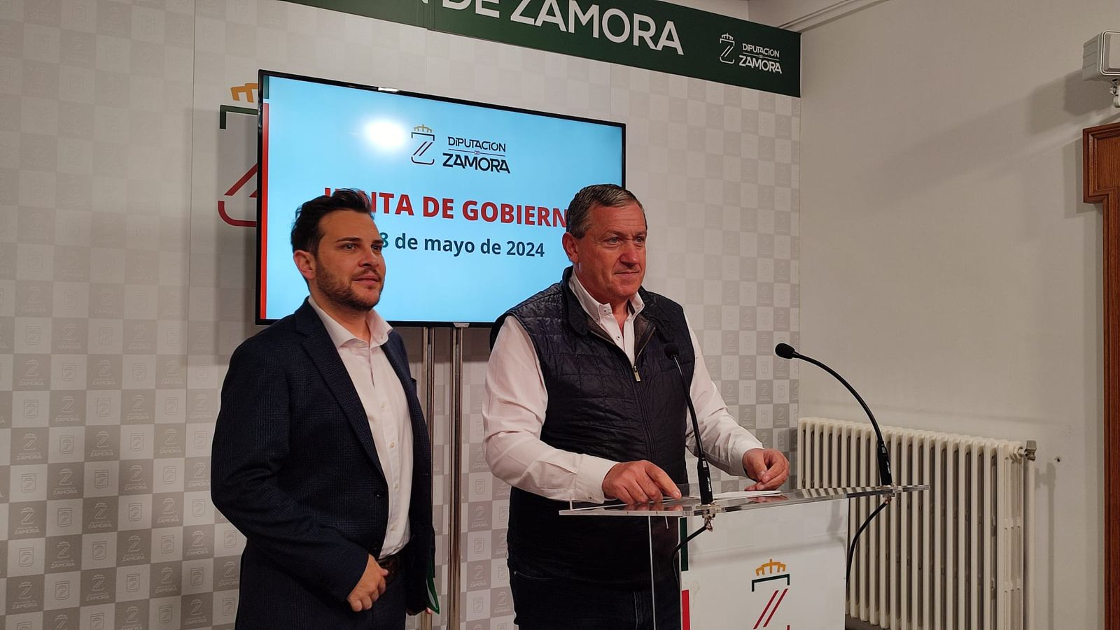 Javier Faúndez y Víctor López en la Junta de Gobierno