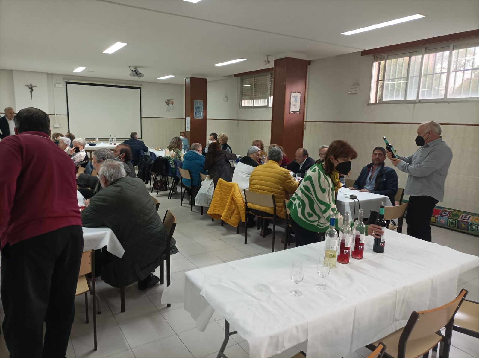 Participantes de la cata de vinos Participantes de la cata de vinos