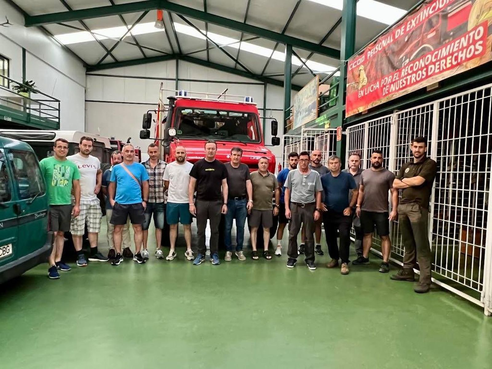 Medios cántabros que participan en las labores de extinción