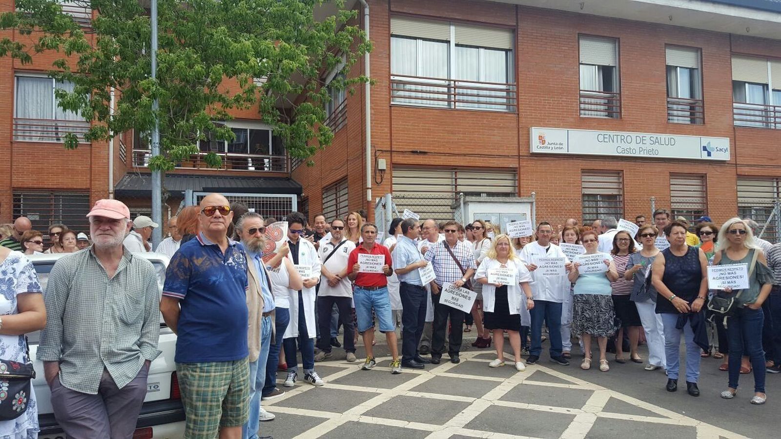 Concentración contra las agresiones a profesionales sanitarios