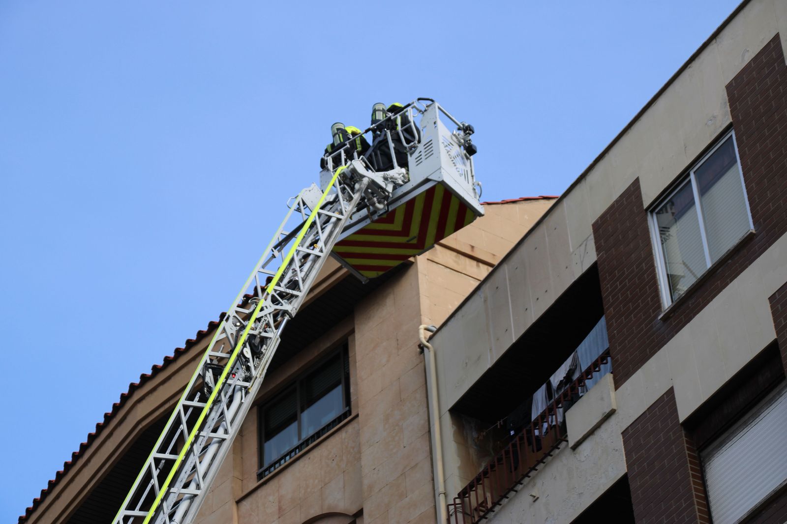intervencion-de-bomberos-en-la-avenida-de-italia-9