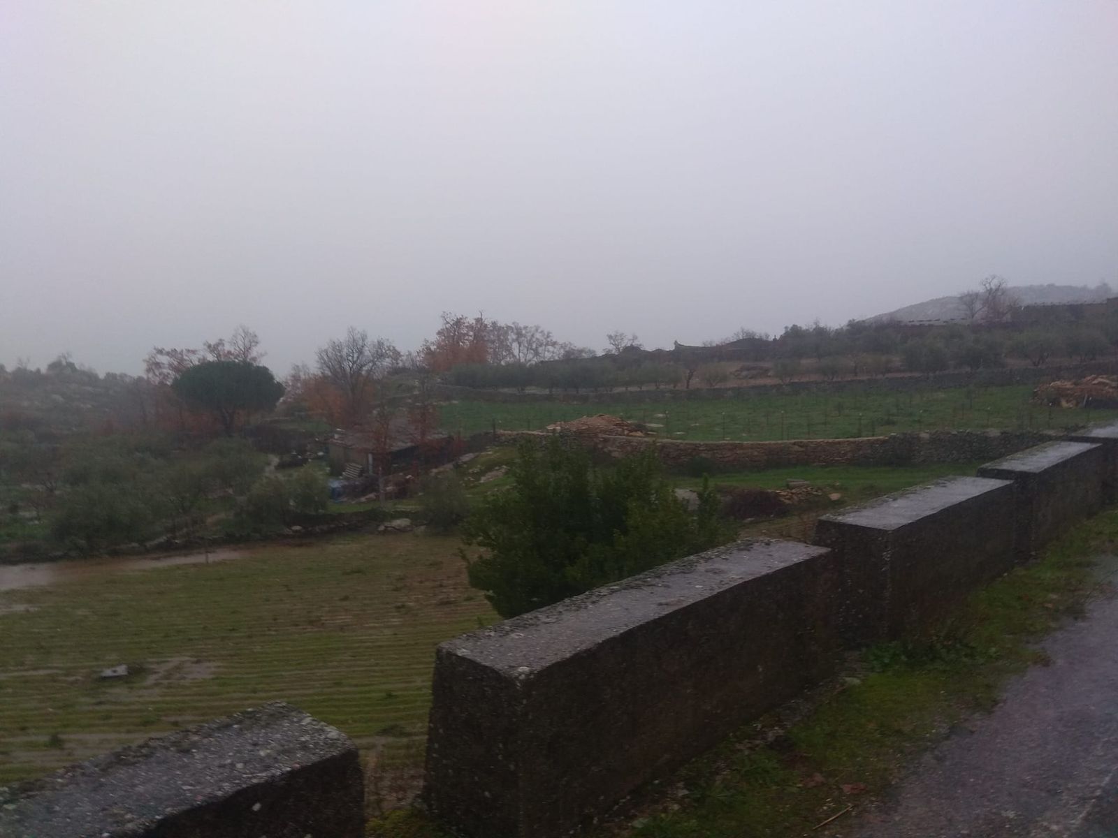 rios-desbordados-y-zonas-inundadas-de-agua-en-villarino-de-los-aires-8