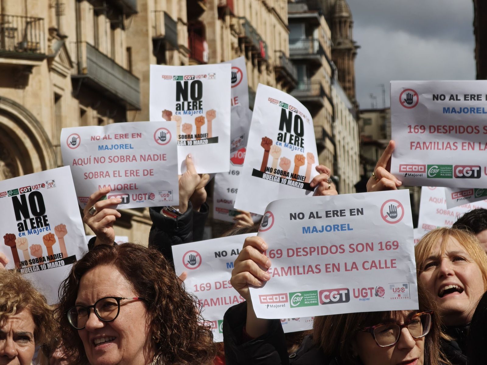 Posibles trabajadores afectados por el ERE de Majorel se manifiestan en Salamanca