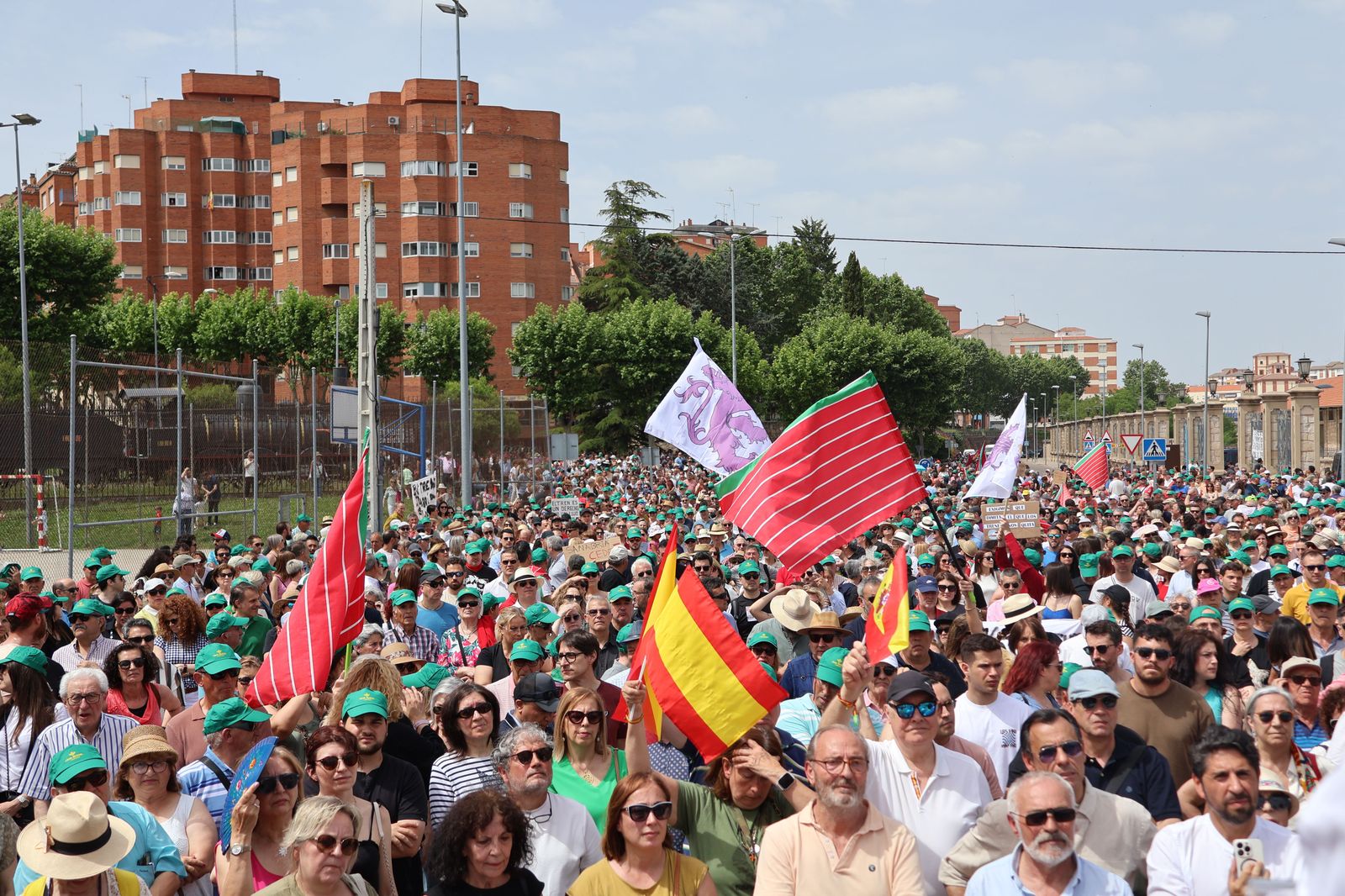 manifestacion-contra-la-perida-de-servicios-de-ave-96