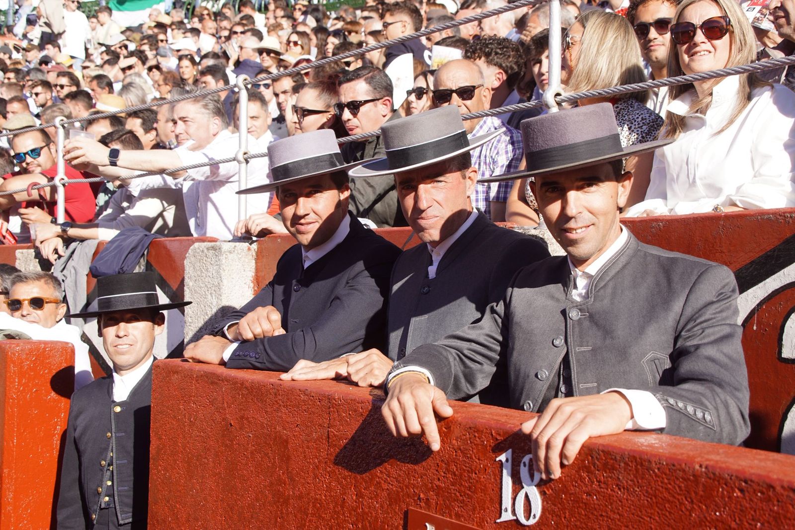 Así ha vivido la afición salmantina el adiós a la feria desde los tendidos: imágenes del ambiente en la corrida concurso