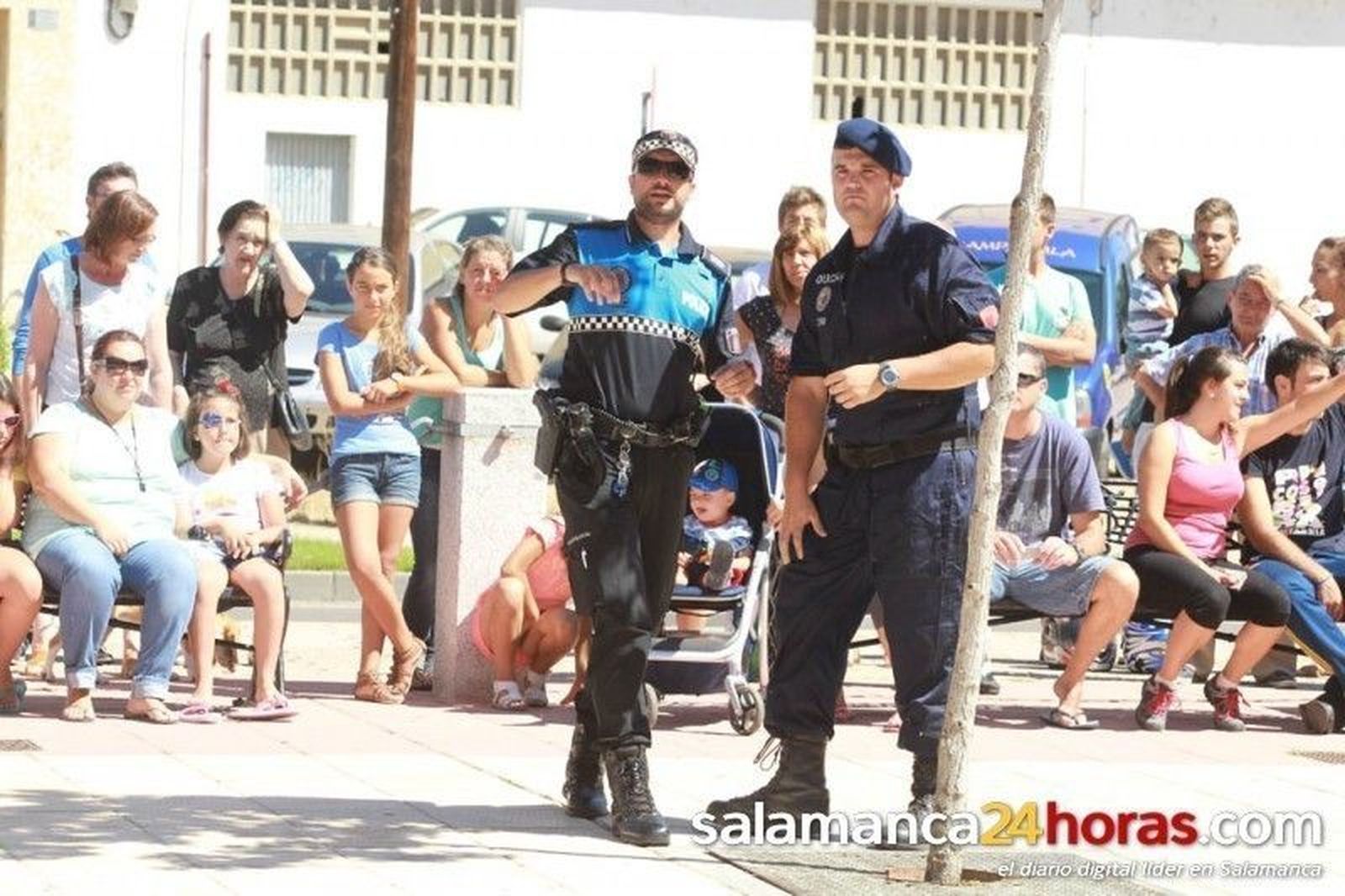 Exhibición de perros policías en Santa Marta