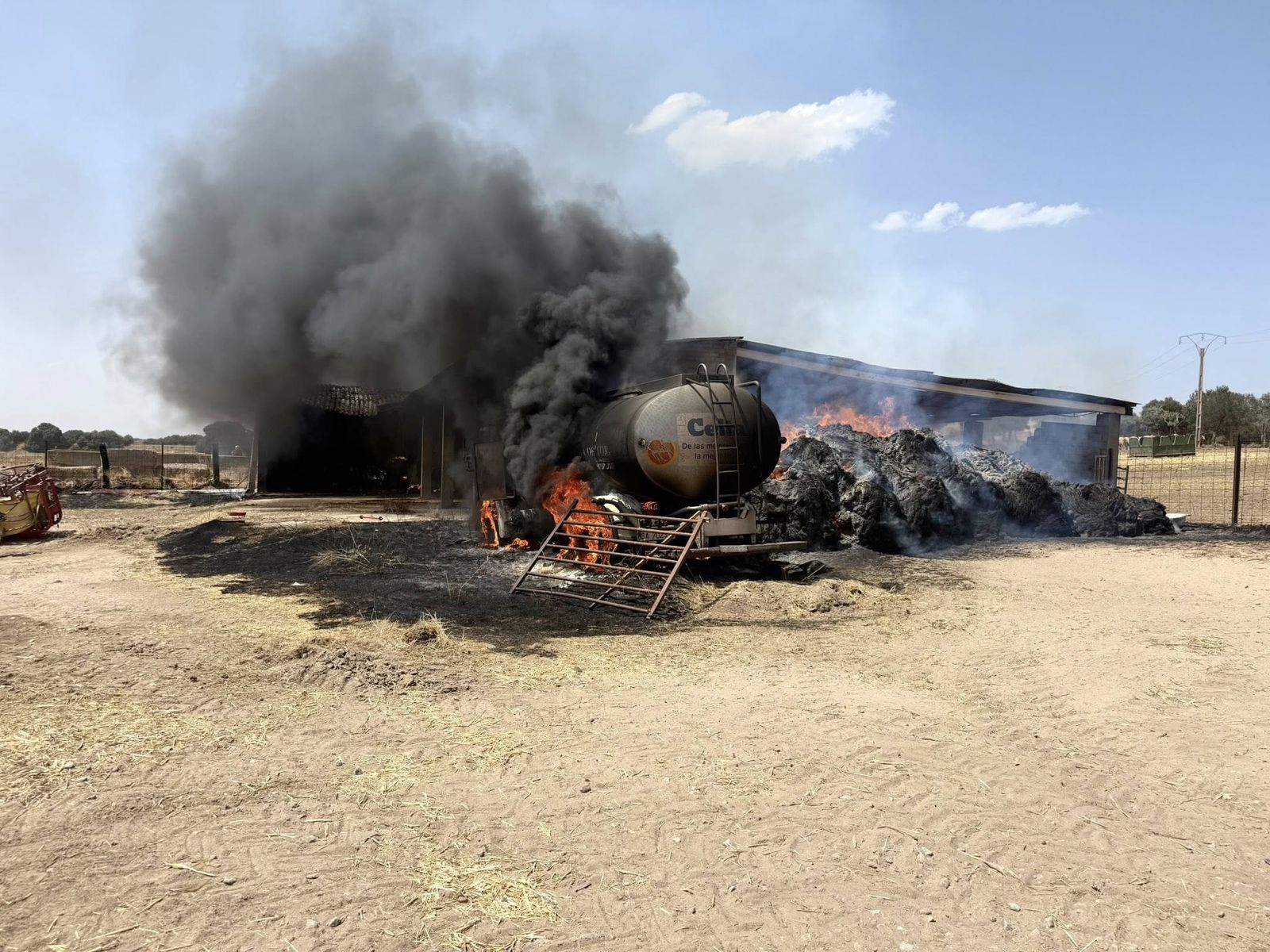 Incendio en una nave de Topas (1).jpg