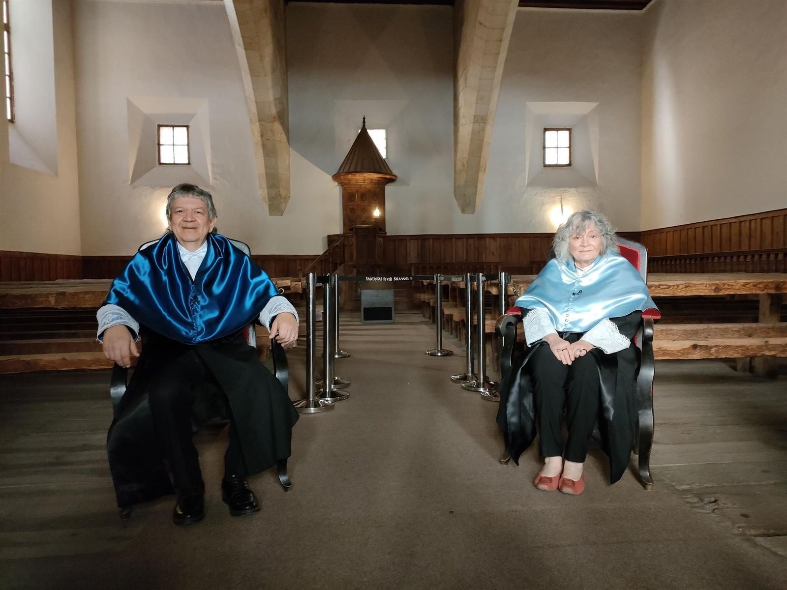 La antropóloga argentina Rita Laura Segato (d) y el neurofisiólogo colombiano Norberto García Cairasco (i) antes de la investidura como doctores 'honoris causa' por la USAL   EUROPA PRESS