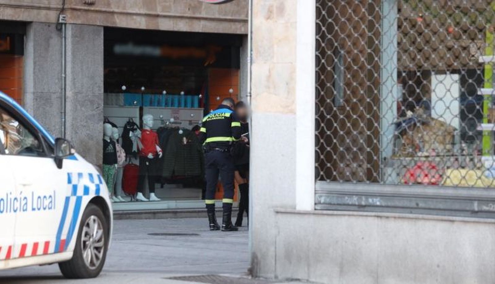 Policías locales en Azafranal (3)