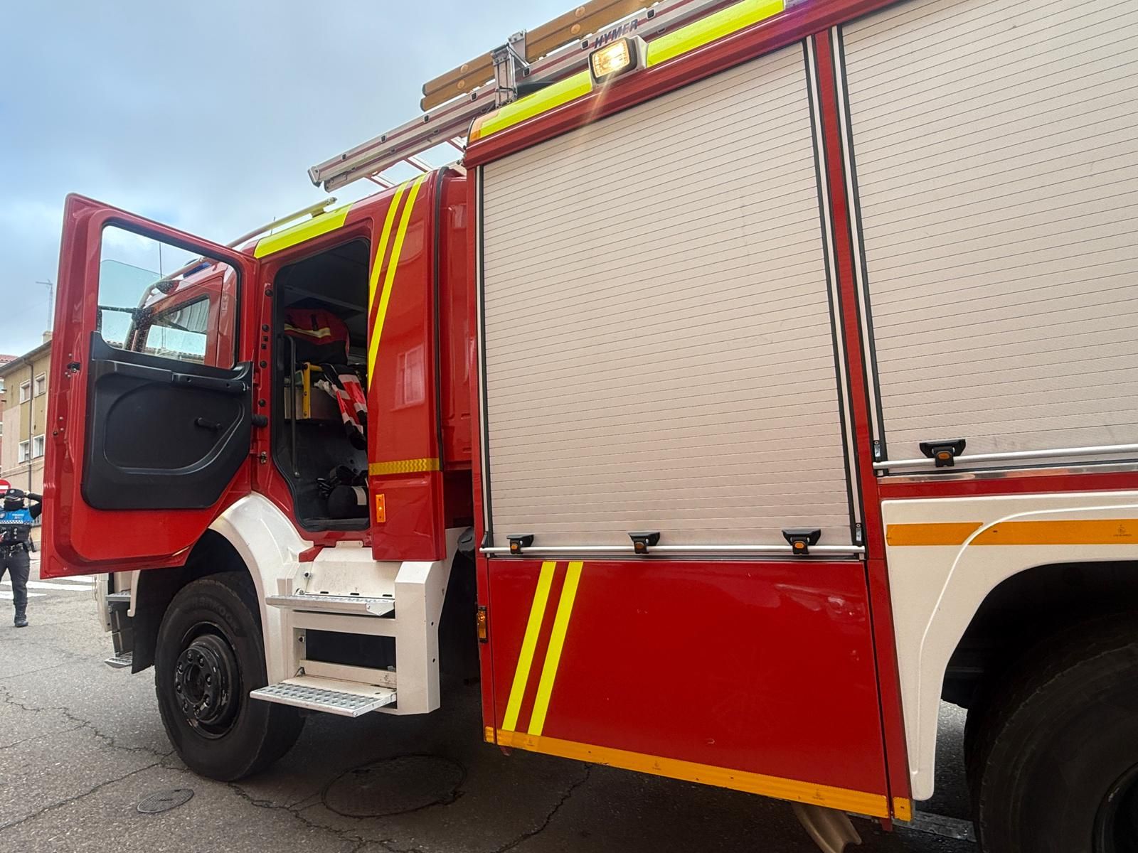 Amplio despliegue de los servicios de emergencia tras la intoxicación de una mujer en la calle Volta