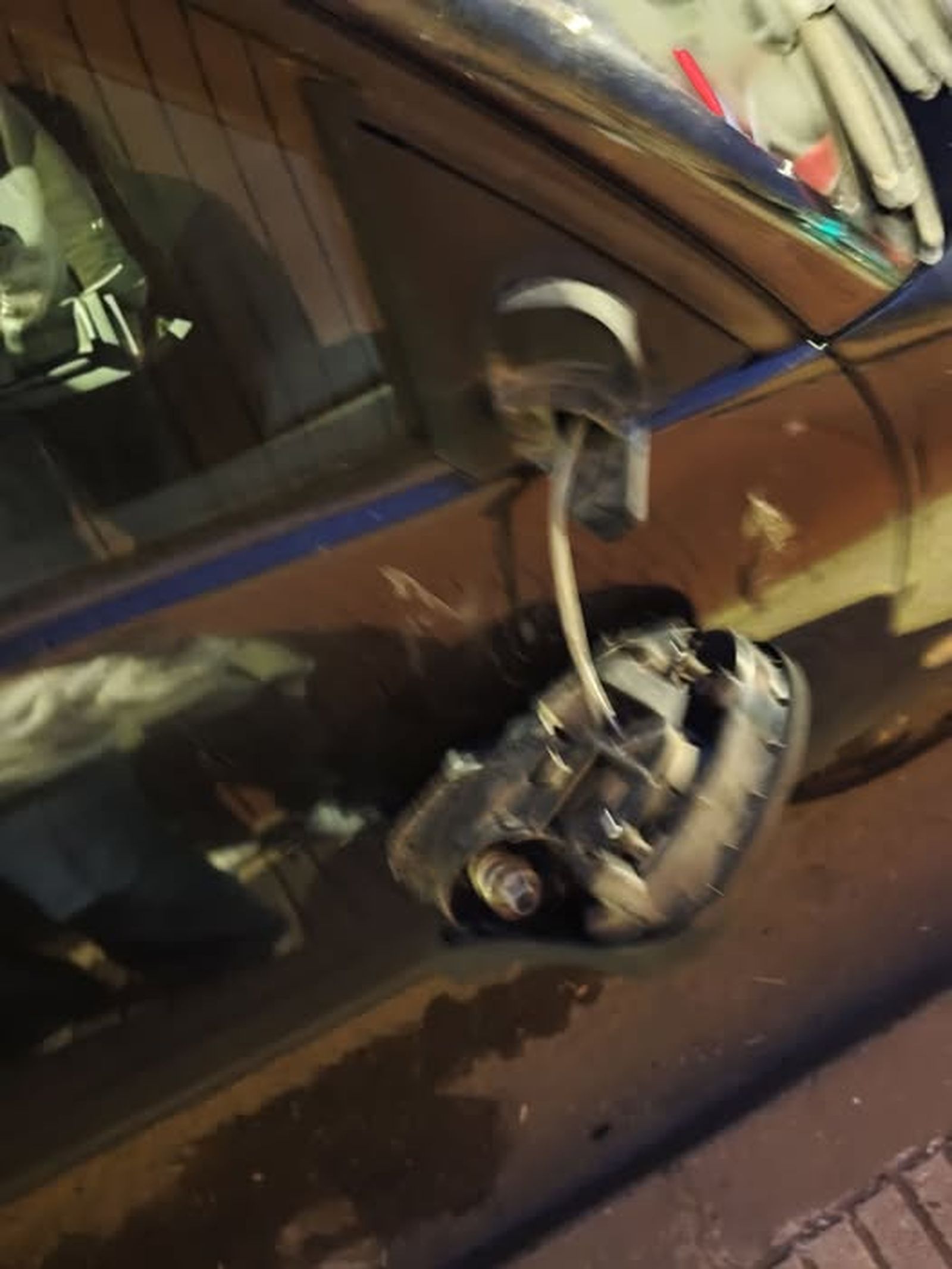 Denuncian el vandalismo de un coche en Doñinos durante la celebración de sus fiestas