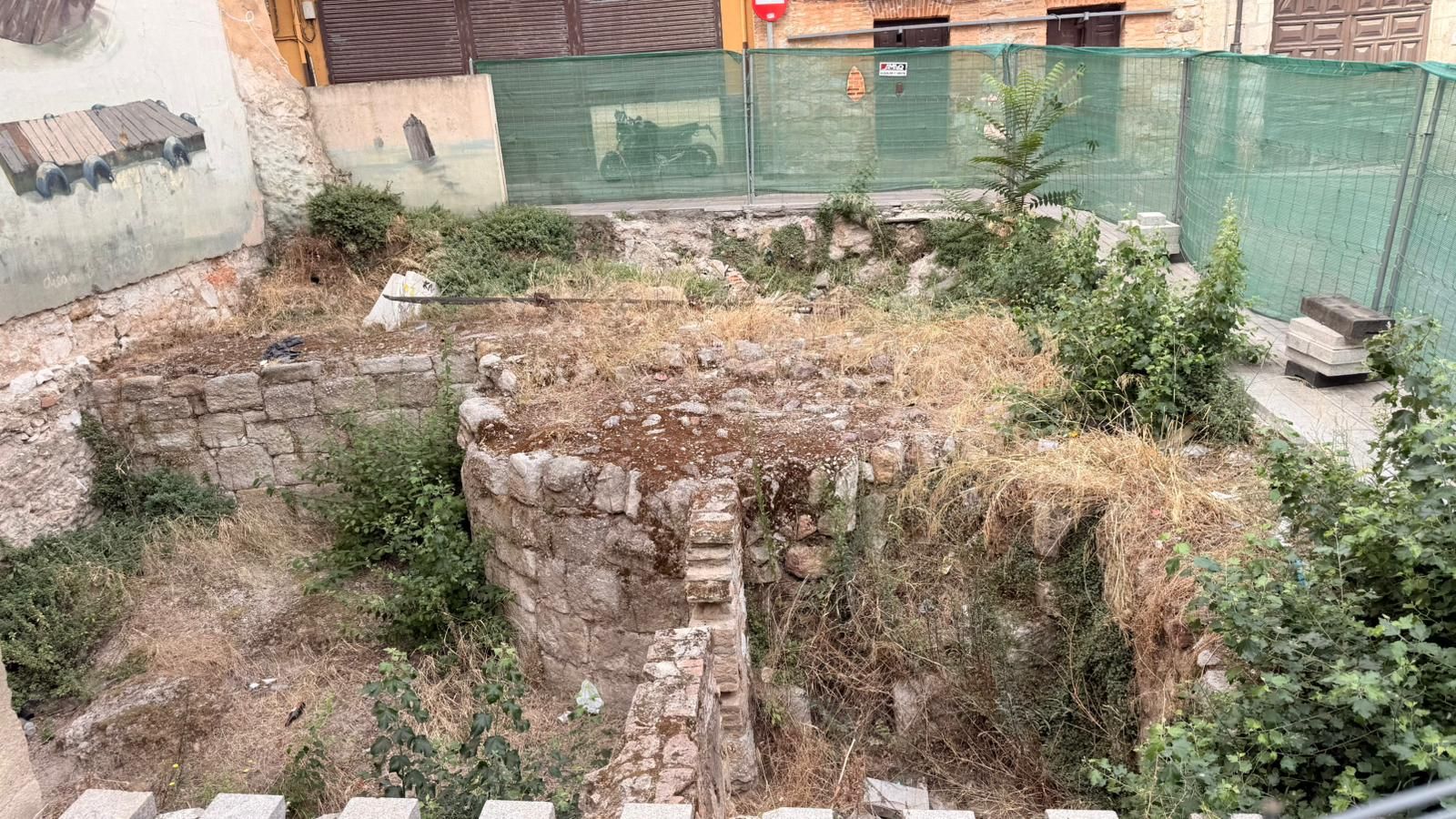 Solar en la trasera del Ayuntamiento en la que se encontraron restos de muralla