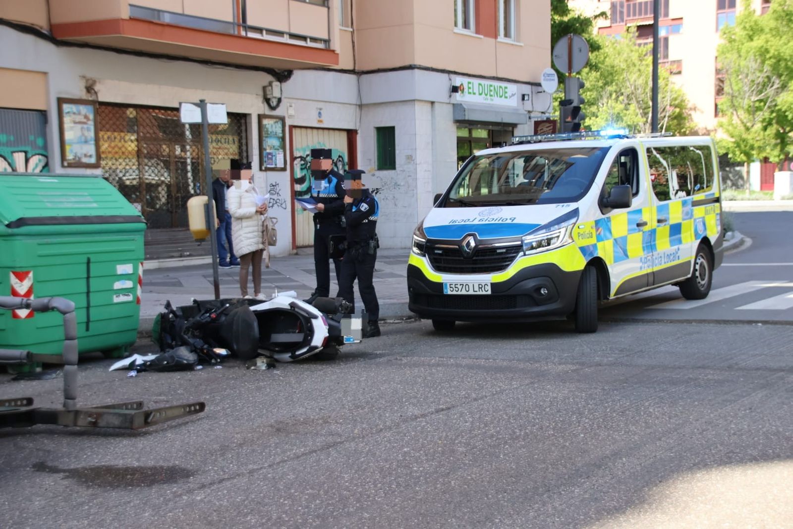 GALERÍA | Colisión entre un turismo y una moto en Federico Anaya