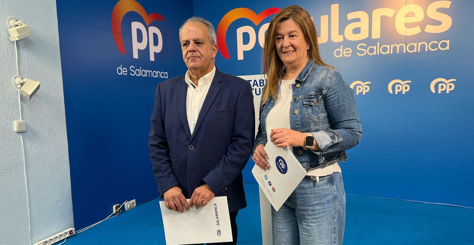 Los procuradores del Partido Popular por la provincia de Salamanca Carmen Sánchez Bellota y José María Sánchez