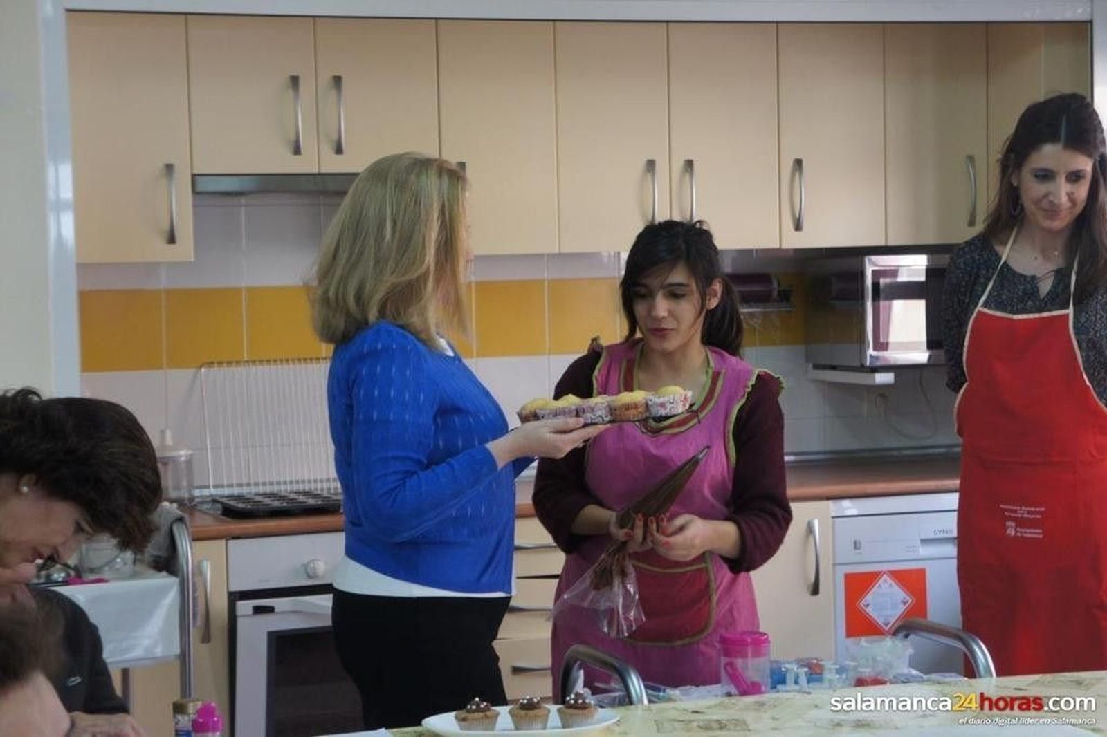 Curso de repostería para mayores en el Centro Juan de la Fuente