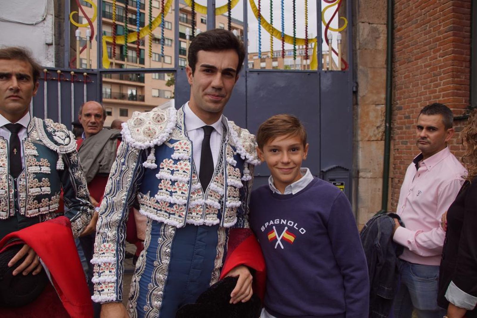 ambiente-en-el-patio-de-cuadrillas-de-la-glorieta-sabado-16-de-septiembre-17