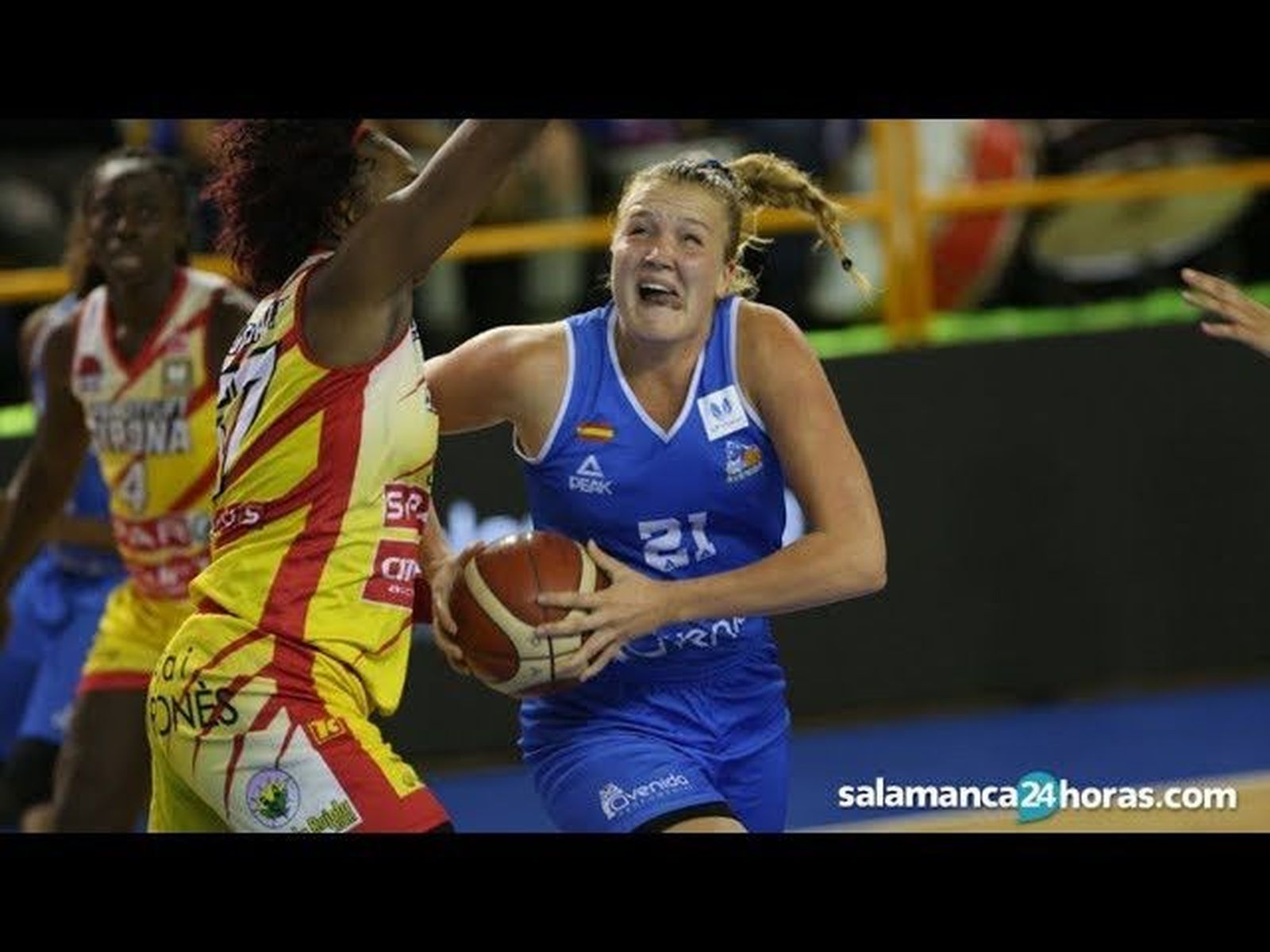 Emese Hof en un partido de Perfumerías Avenida contra el UniGirona | Foto de archivo S24H
