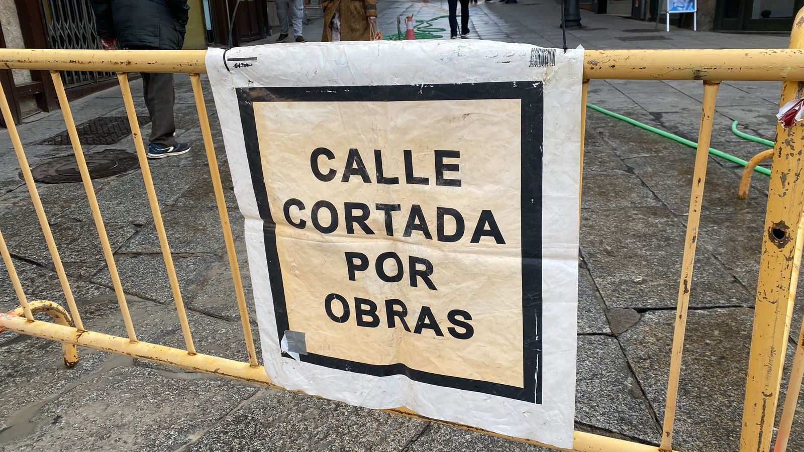 Calle cortada por obras. Archivo