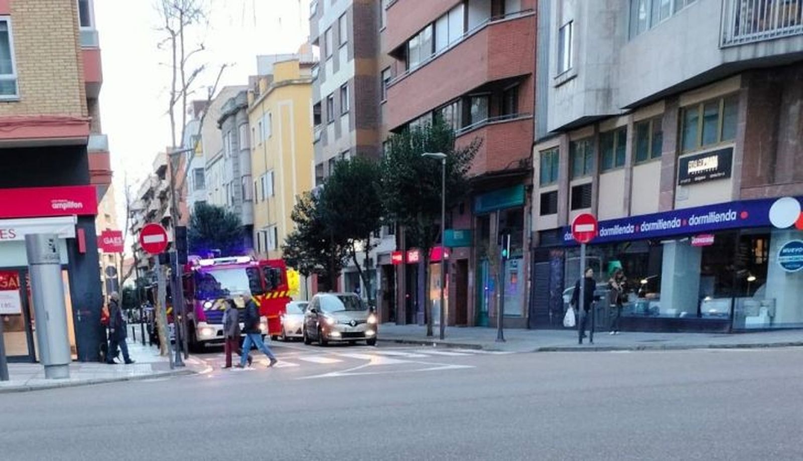 Bombwros desplegados en la zona