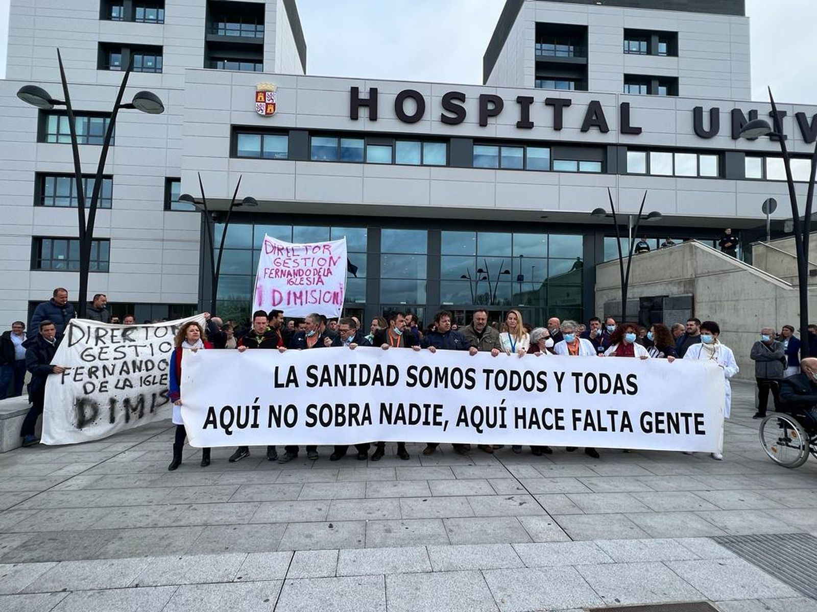 Concentración de los trabajadores de mantenimiento por la privatización del servicio en el hospital de Salamanca. Fotos S24H (21)