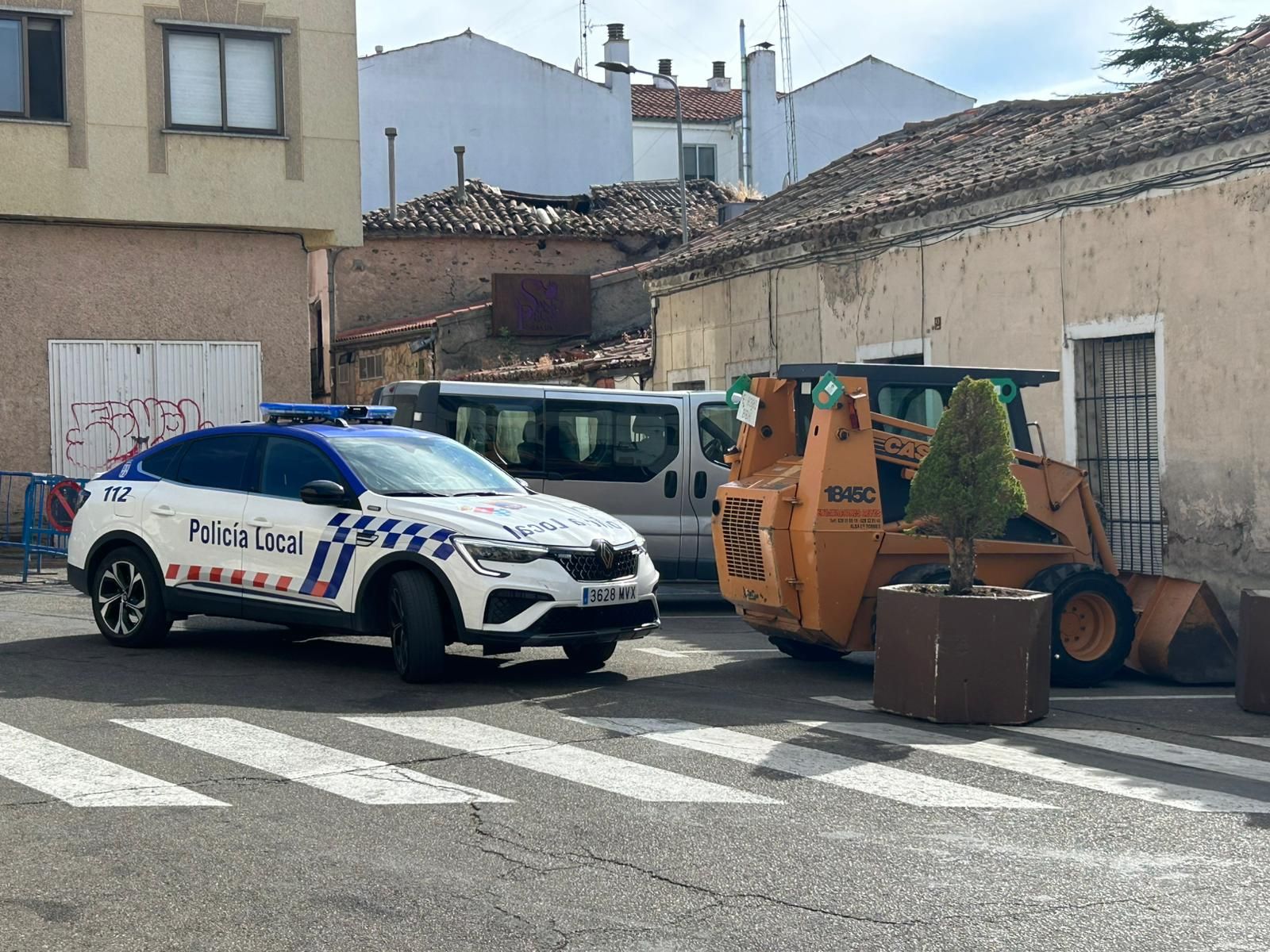 Policía Local de Alba de Tormes en el lugar afectado por el escape de gas
