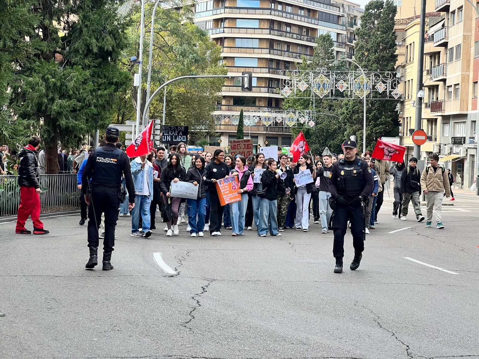 El Sindicato de Estudiantes de Salamanca reune a más de cien personas para poner "freno" al acoso escolar