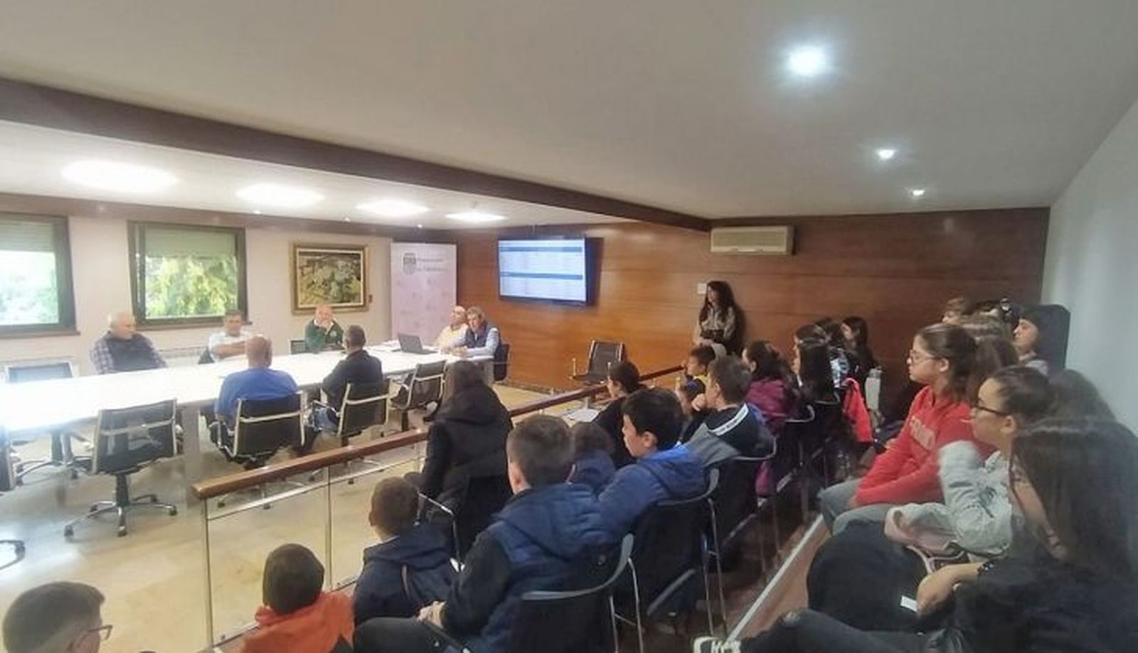 Visita de los niños de Vitigudino al mercado de ganados por la Semana de la Carne 
