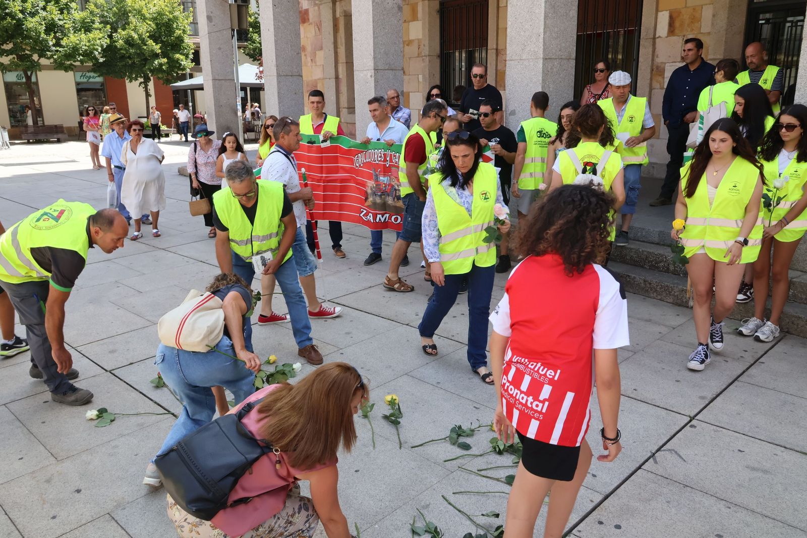 Marcha silenciosa en homenaje a David Lafoz (70).JPG