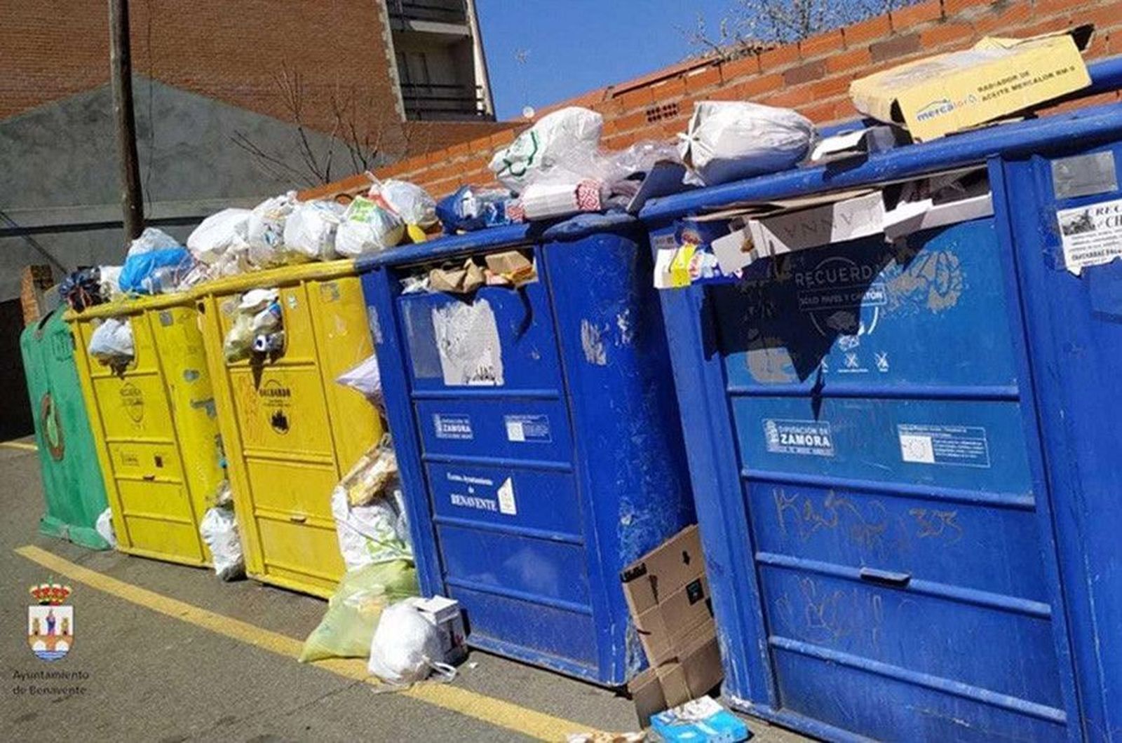 Imagen de archivo de contenedores de Benavente