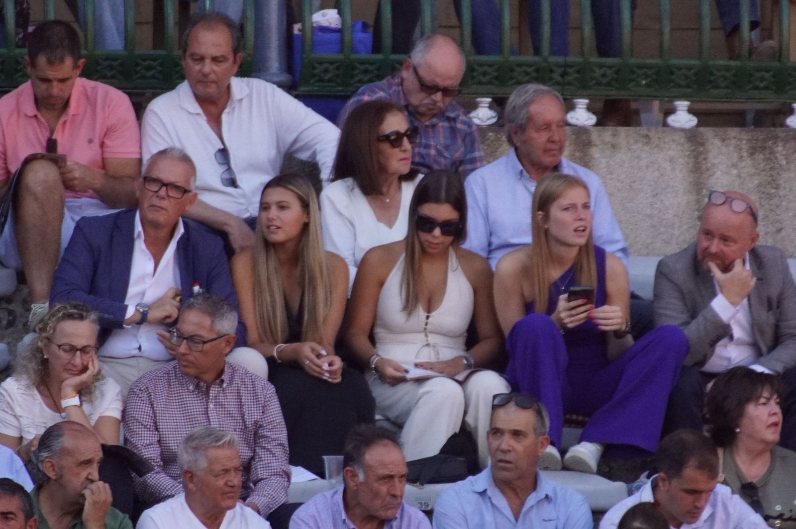 Así se ha vivido la primera corrida de la feria 2025 en La Glorieta: imágenes del ambiente en los tendidos y en el patio de cuadrillas