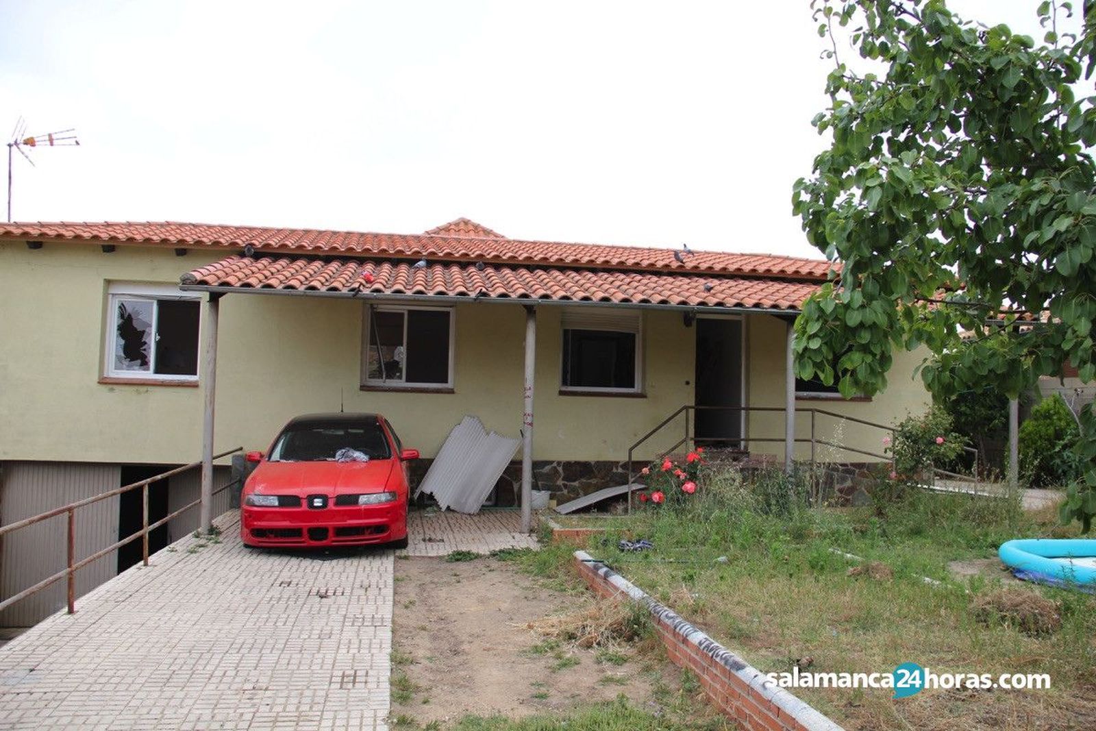 imagen de archivo, destrozos, casa okupa en Villamayor