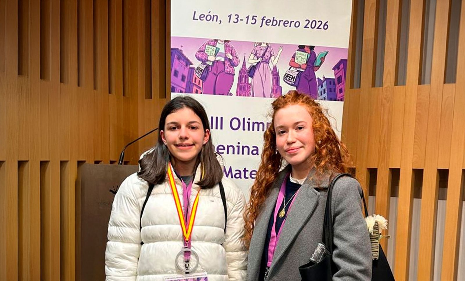 Celia Villastrigo Sáenz, del Colegio Virgen de la Vega de Benavente, que logró alzarse con una medalla de plata, y Pilar Blázquez Lozano, del IES Germán Sánchez Ruipérez de Peñaranda de Bracamonte
