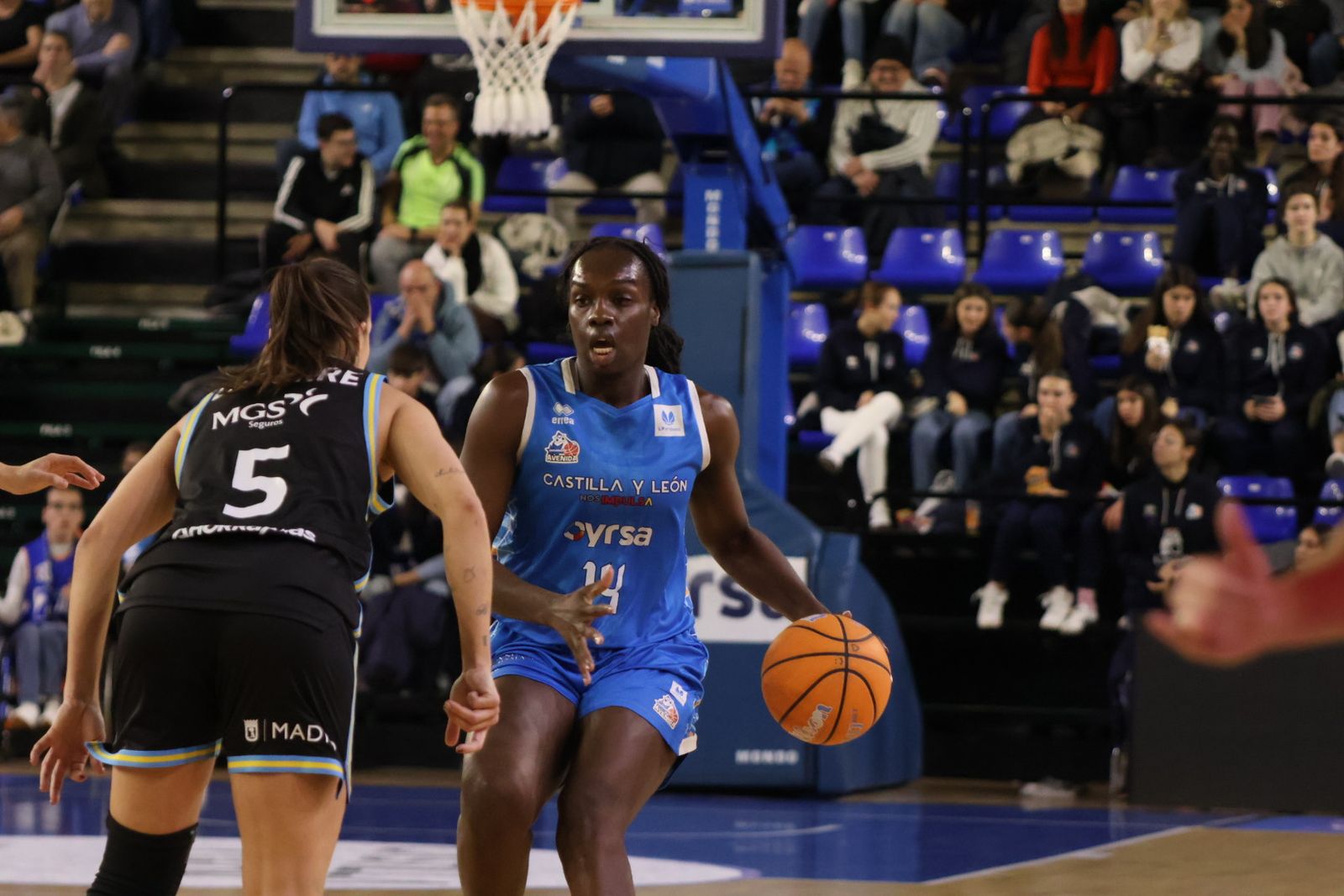 Perfumerías Avenida – Estudiantes