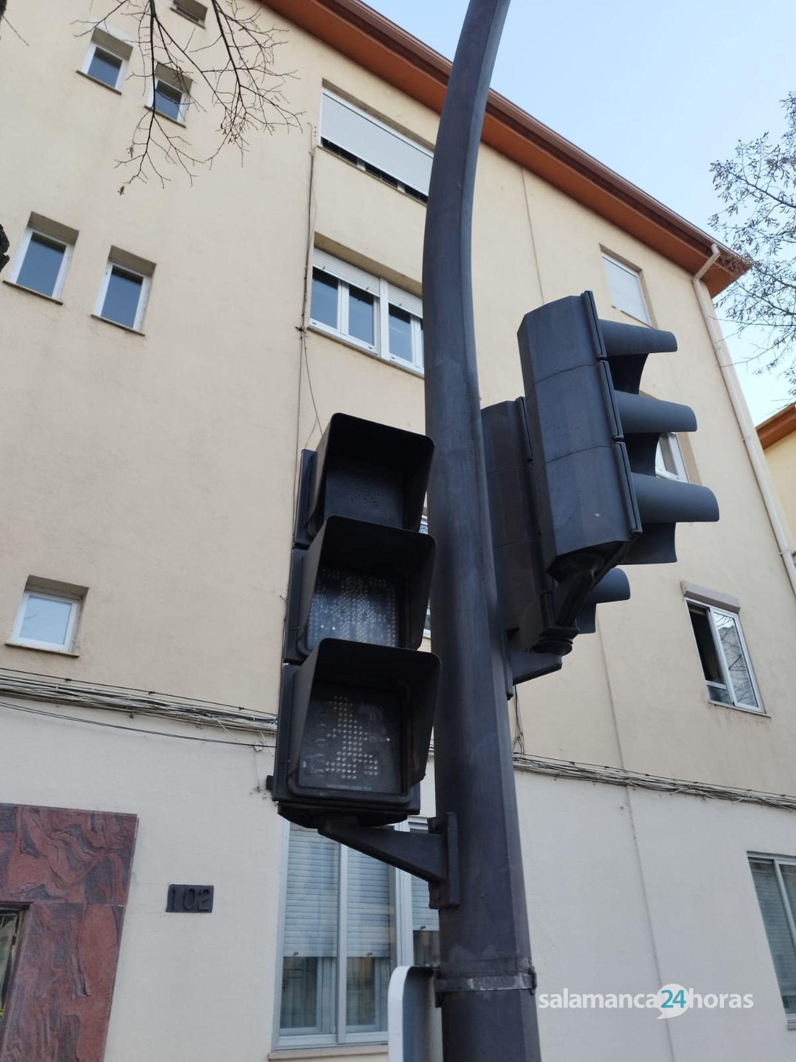 Semáforo sin funcionar en el paseo de la Estación