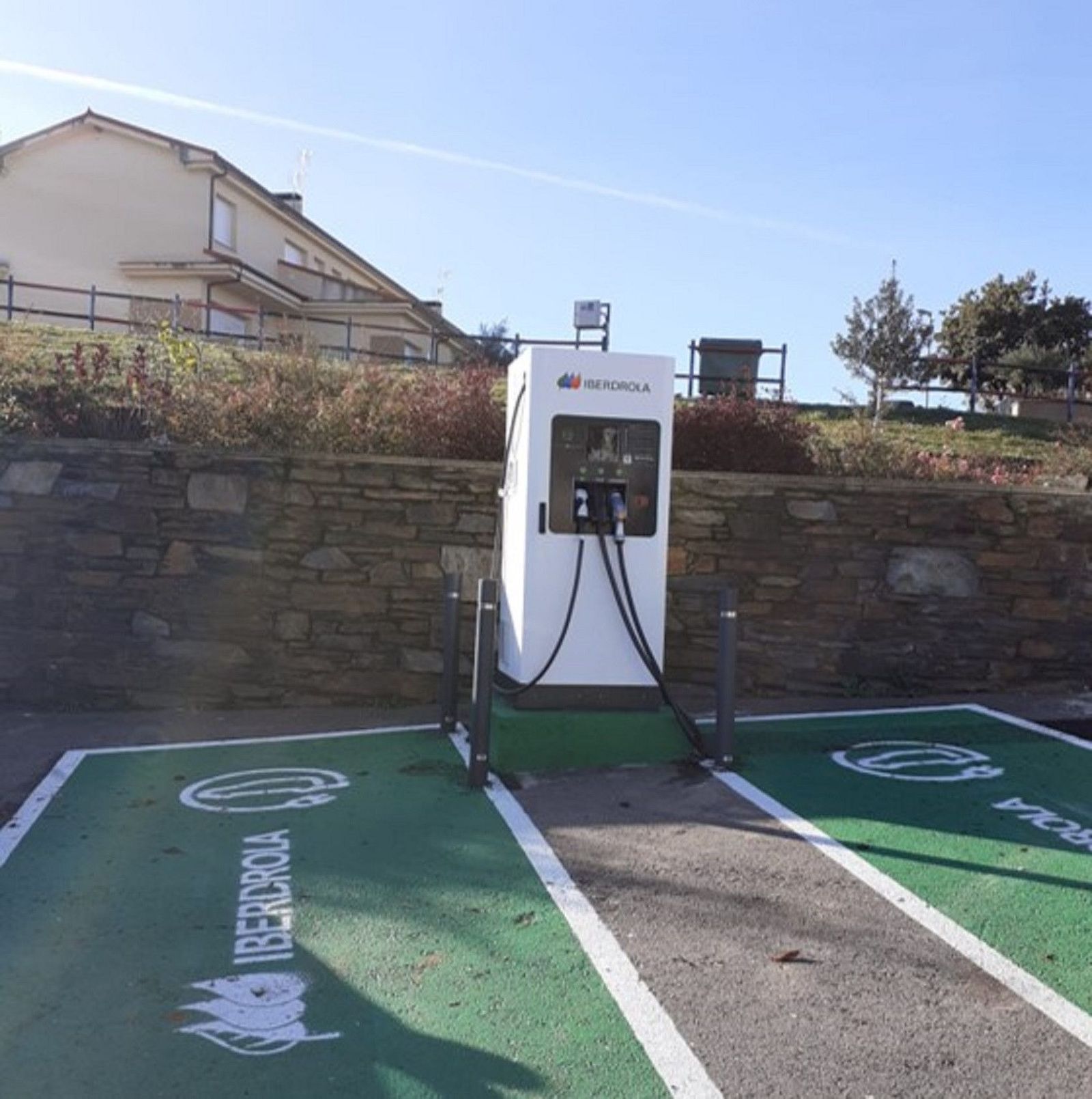 2021 01 05.  Punto de recarga en la localidad zamorana de Trabazos